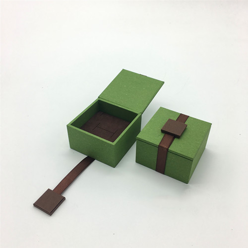 G Series Wood Ring Box with Magnet