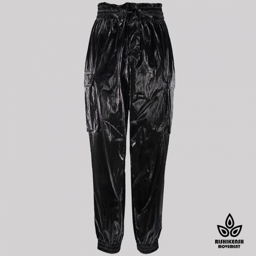 Lightweight Trousers with Cargo Pockets and Sretchy Waist in shiny Black