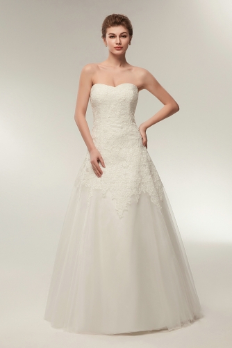 A Line Sleeveless Sweetheart Tulle Wedding Dress with Lace