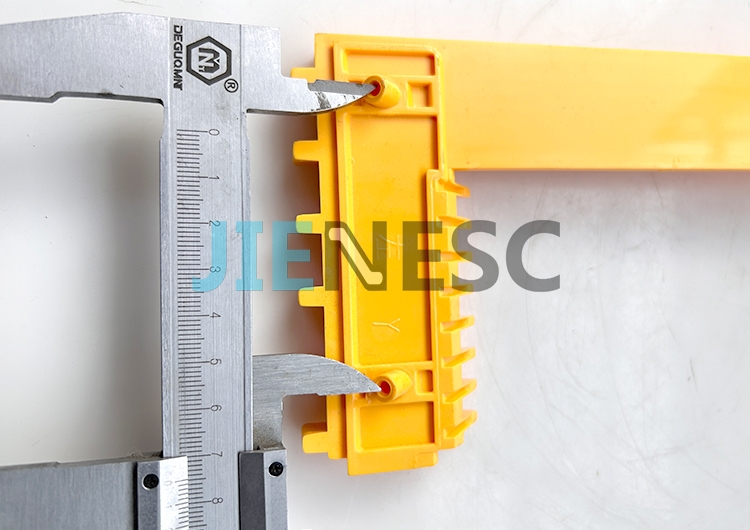 SLBK-03 Escalator Step Demarcation LHS Yellow 6teeth from factory