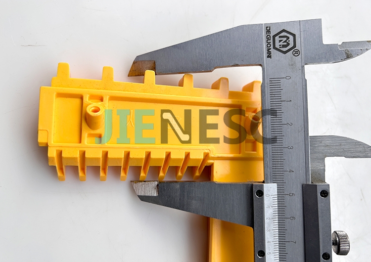SLBK-03 Escalator Step Demarcation LHS Yellow 6teeth from factory