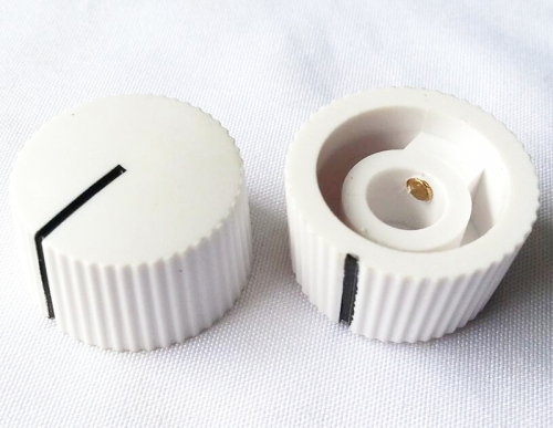 1PC  White  Plastic round bakelite potentiometer Knob for Guitar Effect Pedal 6.4mm Hole Diameter YDPN-12