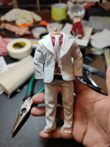 Vtoys zero white Kingpinn suit 1:12