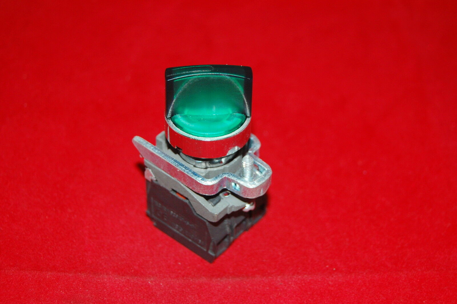 22mm ILlUMINATED Selector switch 3 Position Fits Green XB4BK133G5 110V Maintain