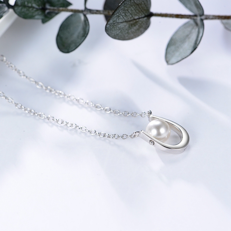 Horseshoe Shape Pendant with Pearl