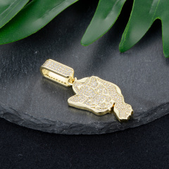 crawl leopard pendant