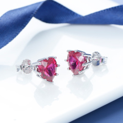 Jul. heart stud earrings