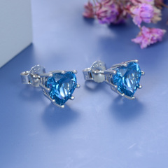 Mar. heart stud earrings