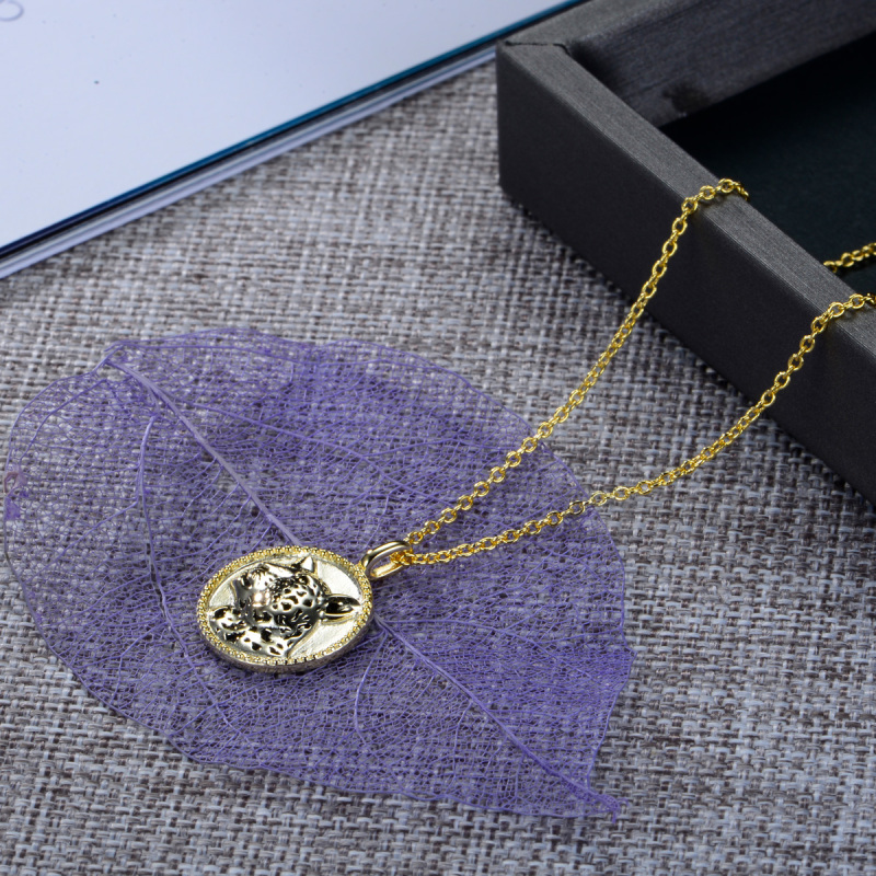 The leopard head coin pendant necklace