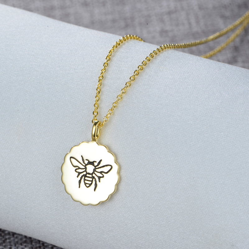 carved insects bee pendant necklace