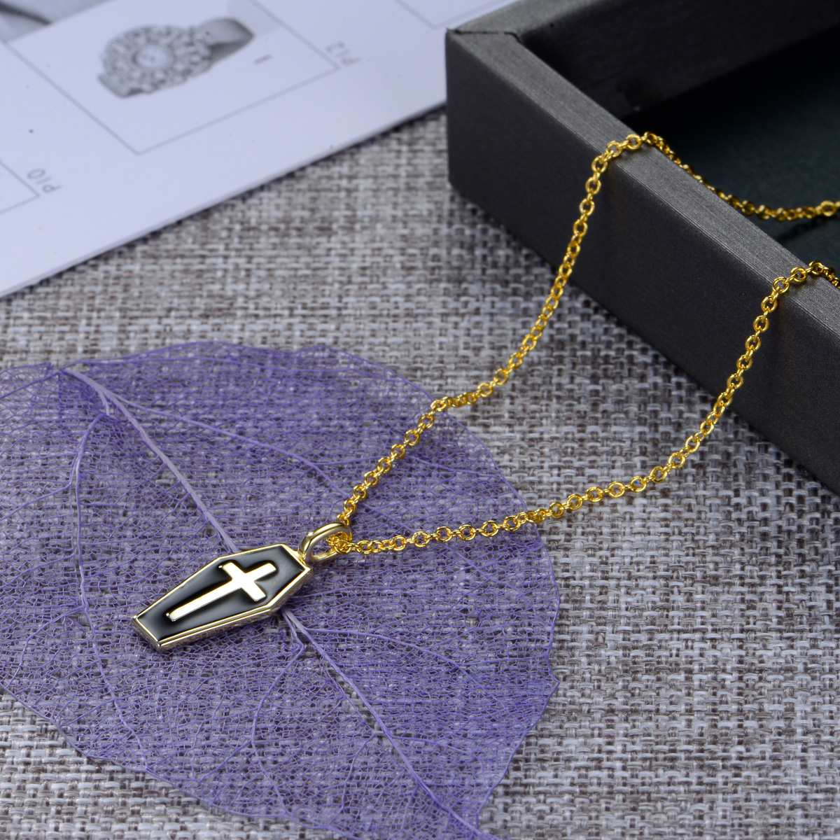 cross pendant necklace