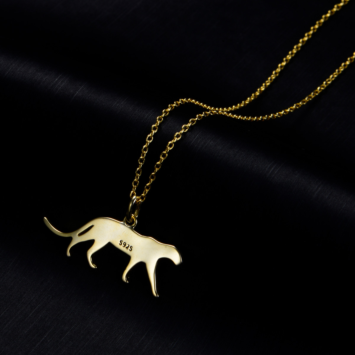 The creeping leopard pendant necklace