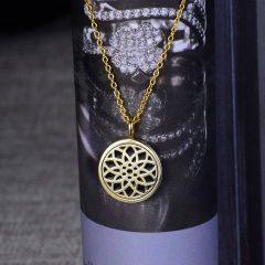 Geometric flower pendant necklace