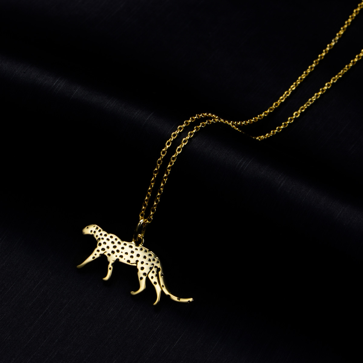 The creeping leopard pendant necklace