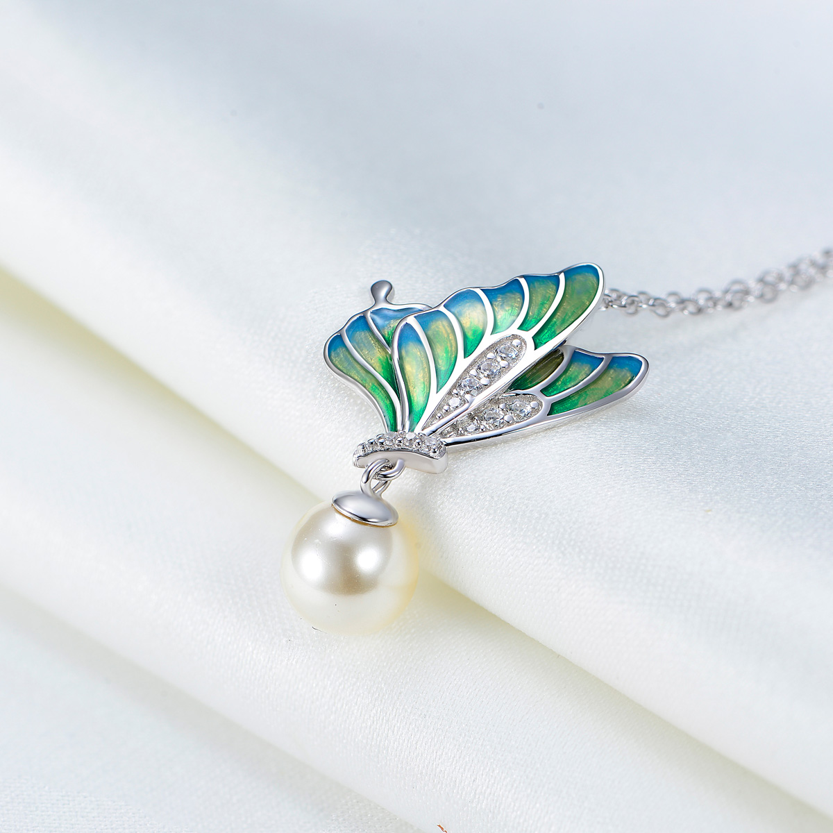 pearl butterfly pendant necklace