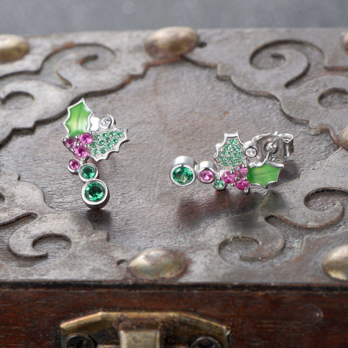 Christmas mistletoe leaf studs earrings