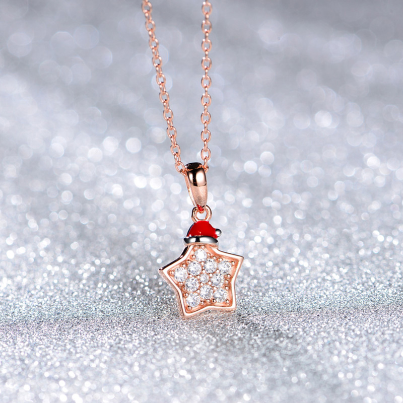 The star pendant necklace in Christmas hat