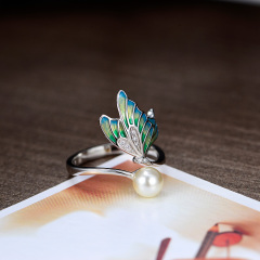 Enamel butterfly pearl ring