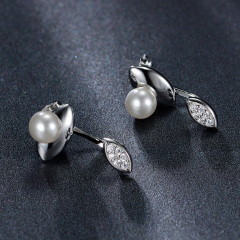 Pearl studs earrings