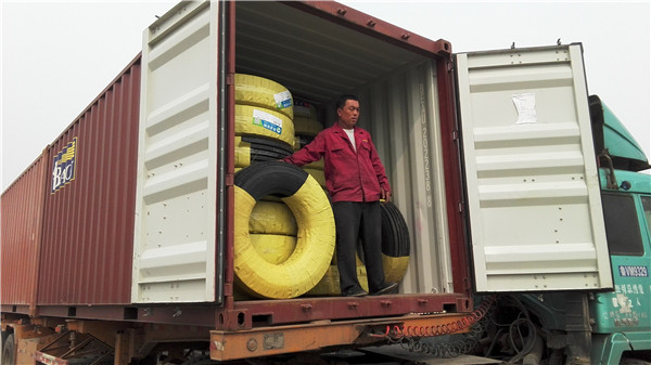Container loading for truck tires customers from Myanmar Container loading for truck tires customers from Myanmar