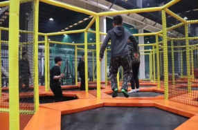 Trampoline Parks New Game Project—Labyrinth Trampoline