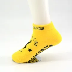 Wholesale children non slip socks anti slip grip socks toddler trampoline socks for indoor trampoline parks