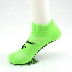 Wholesale children non slip socks anti slip grip socks toddler trampoline socks for indoor trampoline parks