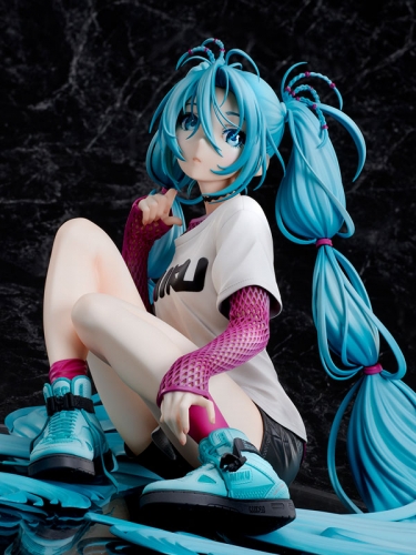 Stronger Hatsune Miku x Mai Yoneyama The Latest Street Style Cute Tokyo Figure Limited Edition 1/4 Figure