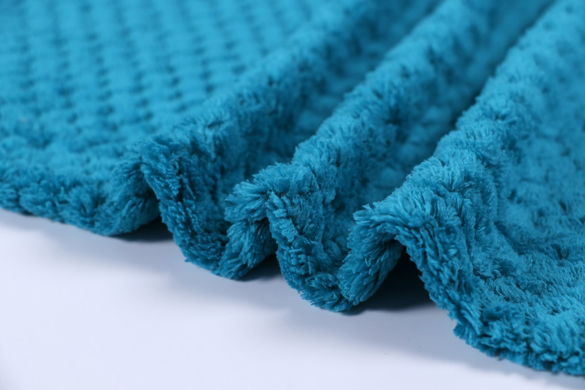 POM POM BLANKETS,FLEECE BLANKETS (THROWS)