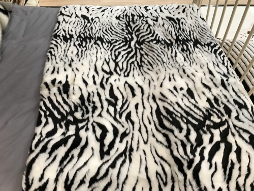 FAKE FUR THROWS