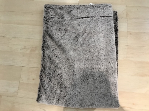 FAKE FUR THROWS