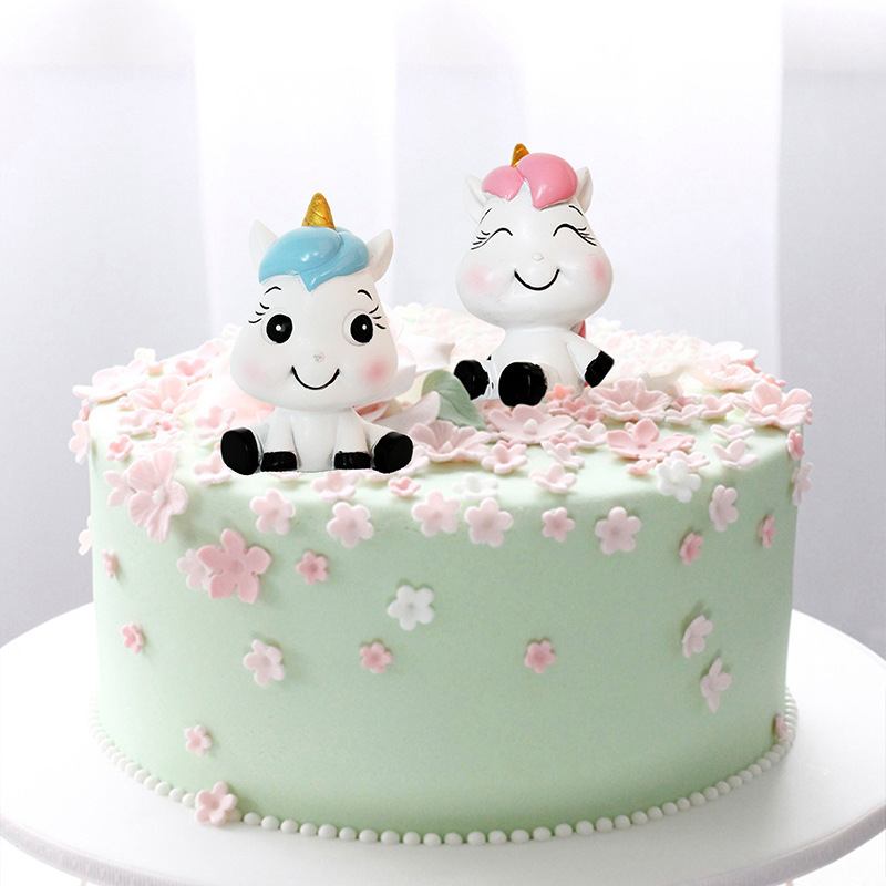 Ins wind cartoon fantasy unicorn cake decoration resin ornaments baby birthday party dessert table decoration