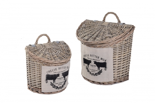 Set of 2 wicker hanging baskets
