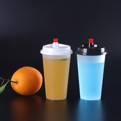 China suppliers custom disposable Clear 500ml 700ml PP milk tea plastic cup with lip and straws