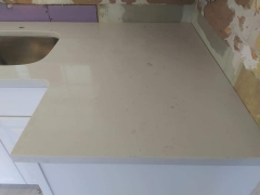 Gabinete de cocina de mármol beige