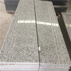 Escalones y contrahuellas de granito gris claro G602 Bianco