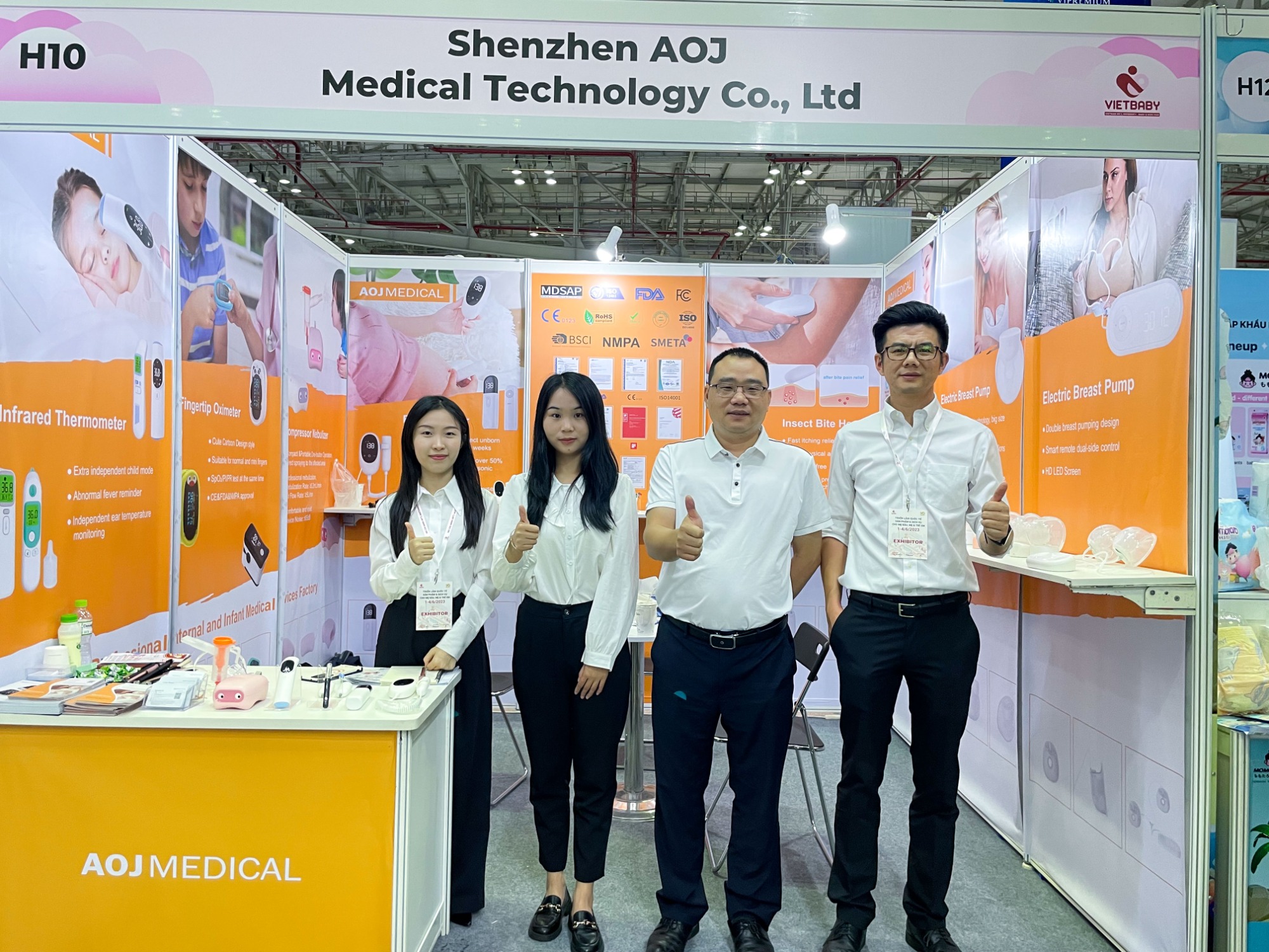 The AOJ MEDICAL team showcased their latest maternal and child health product line at the most influential maternal and child exhibition VIETBABY held