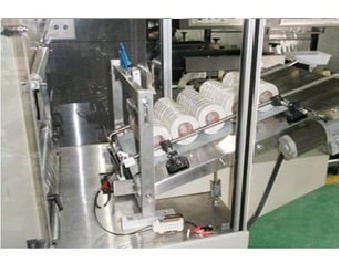 tape roll packing by shrink wrapping method