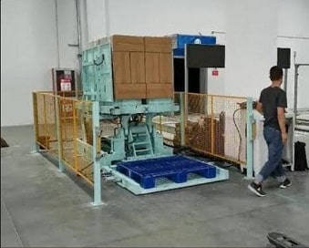 90 degree pallet changer machine for exchanging pallets from wooden to plastic pallets