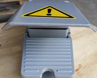 pedal switch for controlling turntable pallet packer-min