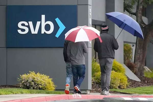 Silicon Valley Bank Collapses