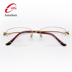 99953 - Elegant fox as decoration quality titanium frame for Lady