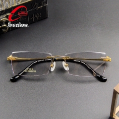 99947 - Lion engraving 18K Gold screwless and rimless for Men