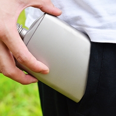 Men Whisky Flask 7oz Leak Proof wine pocket titanium hip flask with carrying handle