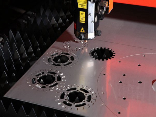 What should be considered before buying a metal sheet laser cutting machine