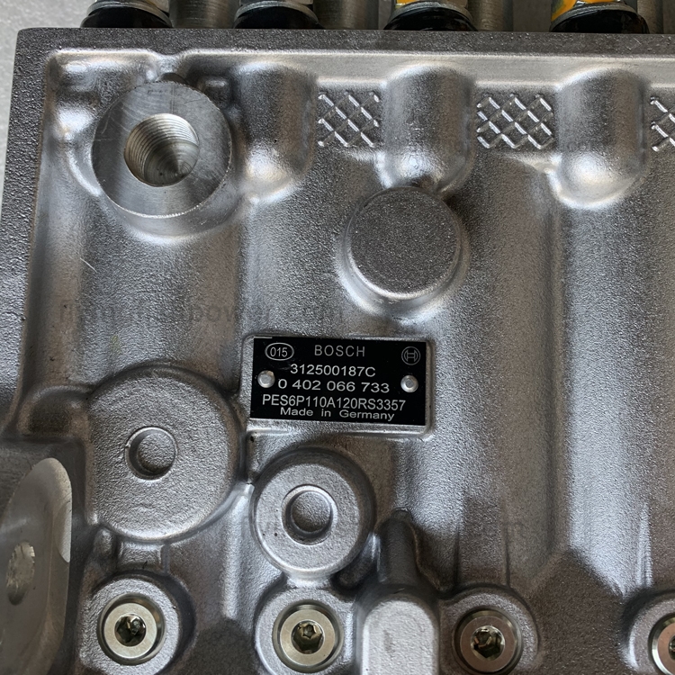 Cummins 6C8.3 6CT8.3 Engine Parts Fuel Injection Pump 4063700