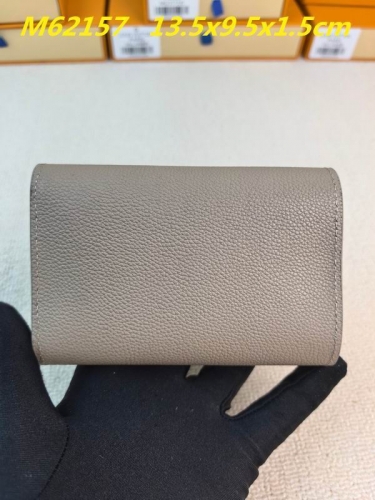 AAA--L...V... Wallets 5152