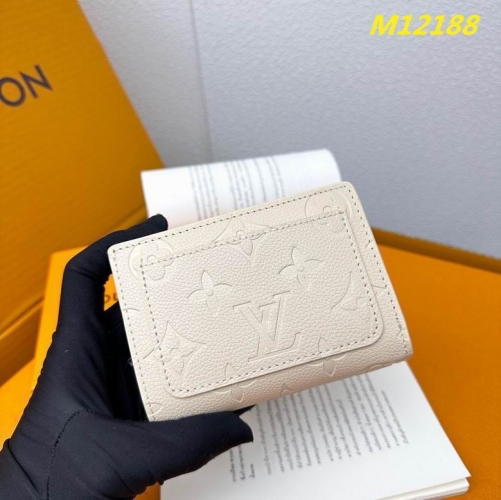 AAA--L...V... Wallets 4691