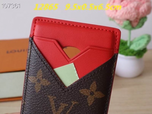 AAA--L...V... Wallets 4939