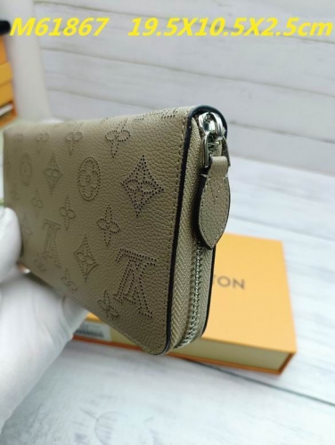 AAA--L...V... Wallets 1187